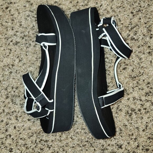 Yellow Box Tammee Black and White- Size 10 - Picture 2 of 5